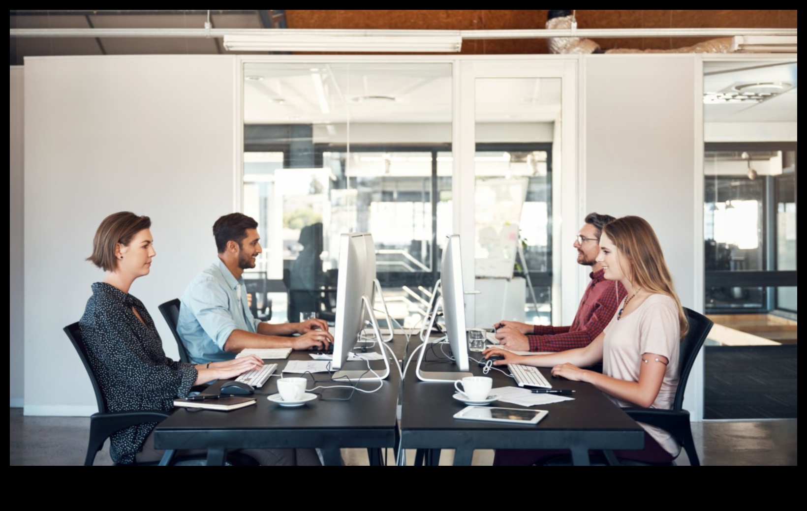 Paaugstināta efektivitāte: augstas veiktspējas elektronika biroja darbstacijām