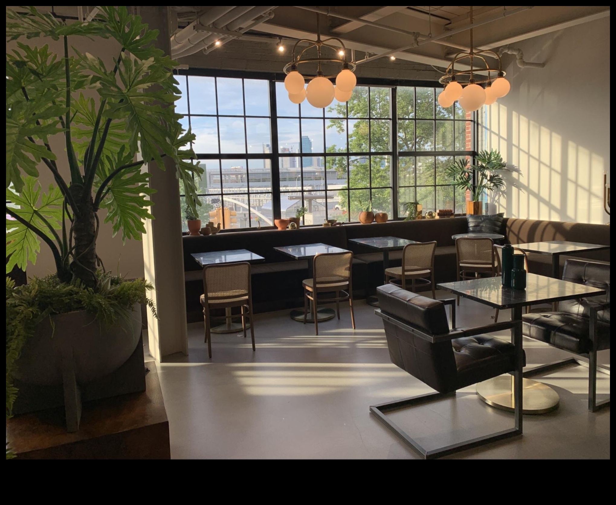 Apgaismojuma spilgtums: viedās spuldzes un apgaismojuma elektronika biroja telpām