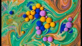 Ētiskā harmonija: mākslinieciskās brīvības un sociālās ietekmes līdzsvarošana dizainā